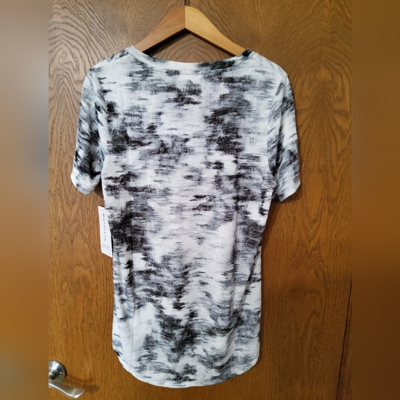 Athleta Breezy Scoop V-Neck Tee Size Medium Tall NWT - Picture 3 of 5